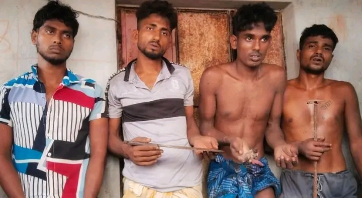 সাতক্ষীরায় মৎস্যঘেরে ডাকাতির চেষ্টাকালে আটক ৪