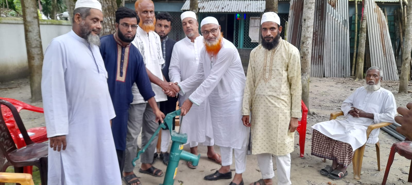 পাংশায় পাট্রা ইউনিয়নে  জামায়াতের টিউবয়েল বিতরণ