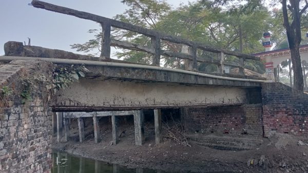 শ্যামনগর গাবুরায় ঝুঁকিপূর্ণ ব্রিজ, দ্রুত সংস্কারের দাবি